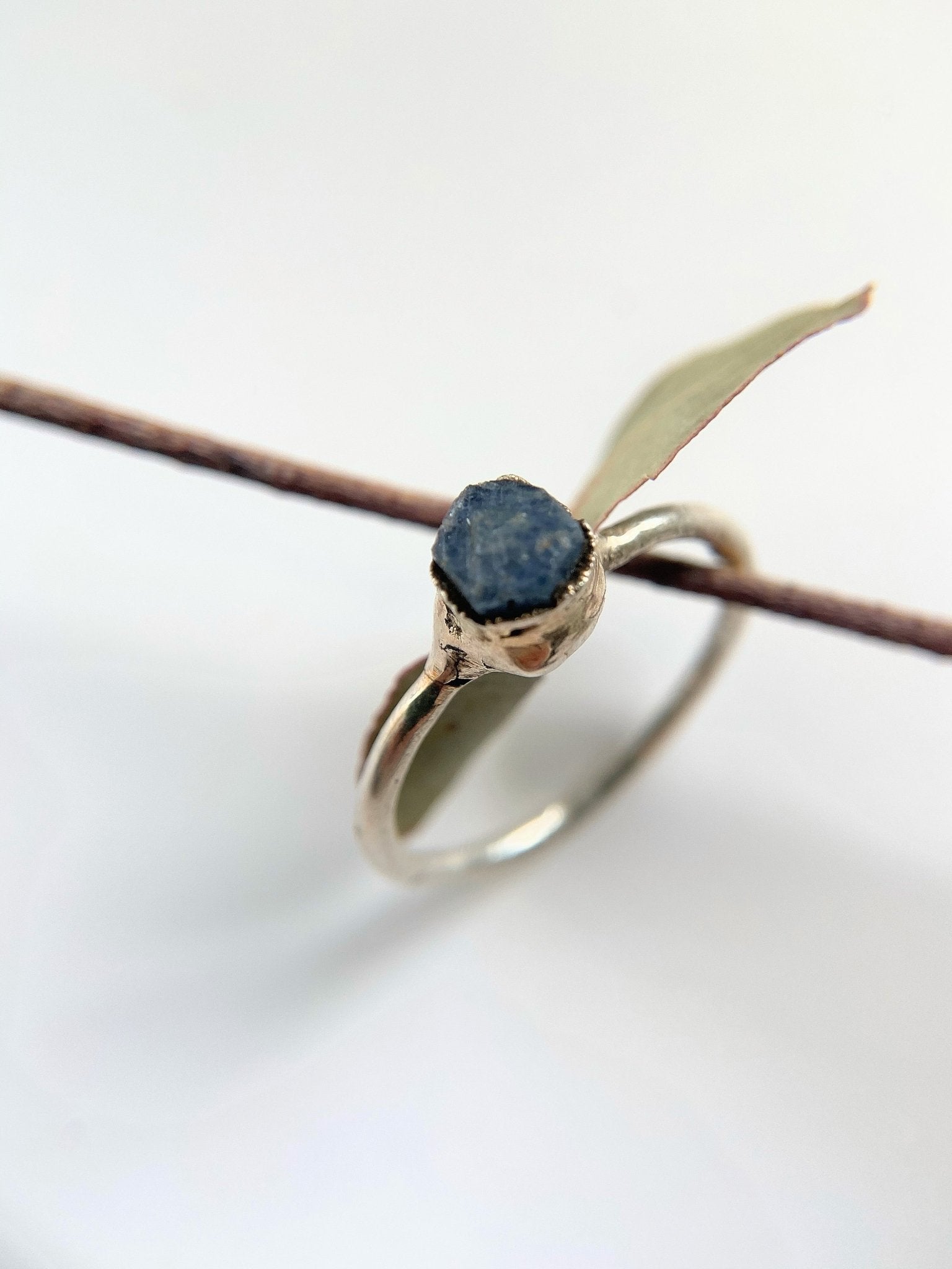 Raw Sapphire Ring - Oggie and Co