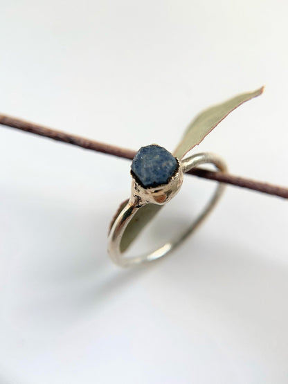 Raw Sapphire Ring - Oggie and Co